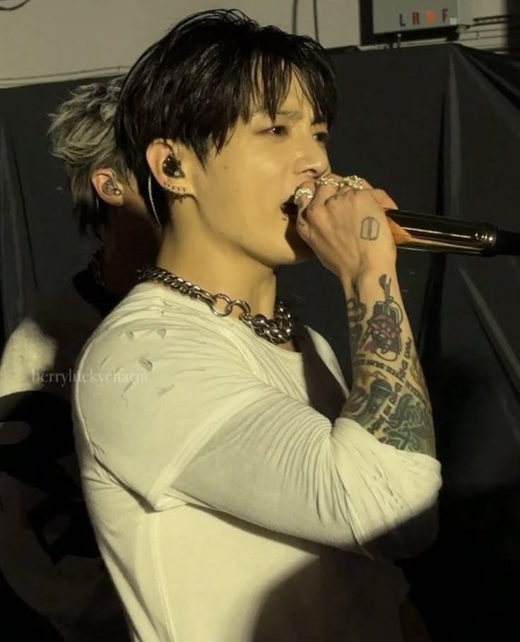 ggukieholic_'s tweet photo. THIS JUNGKOOK IS FOR THE HISTORY BOOKS https://t.co/bMTEgAWDgp