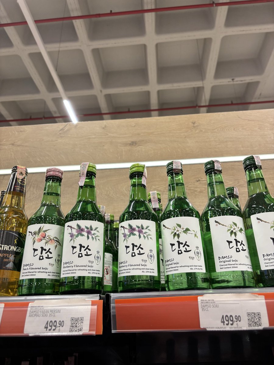 iamseleneee_'s tweet photo. migrosa soju gelmiss https://t.co/N63EK0pdfn
