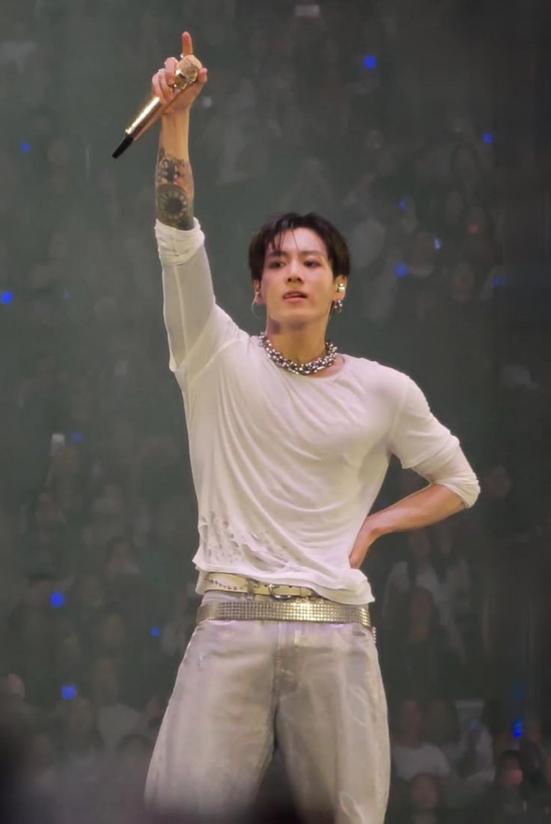 ggukieholic_'s tweet photo. THIS JUNGKOOK IS FOR THE HISTORY BOOKS https://t.co/bMTEgAWDgp