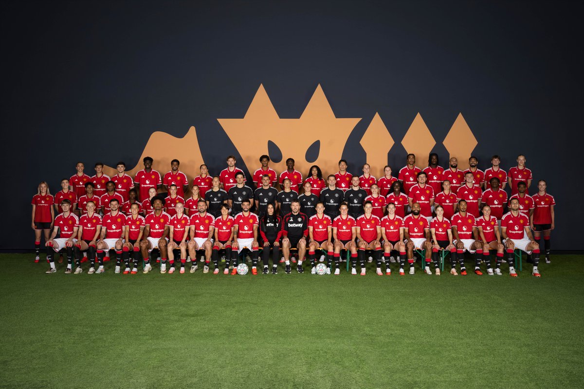 ManUtdWomen's tweet photo. Two teams, one club. United ❤️ https://t.co/0T0SygPXLo
