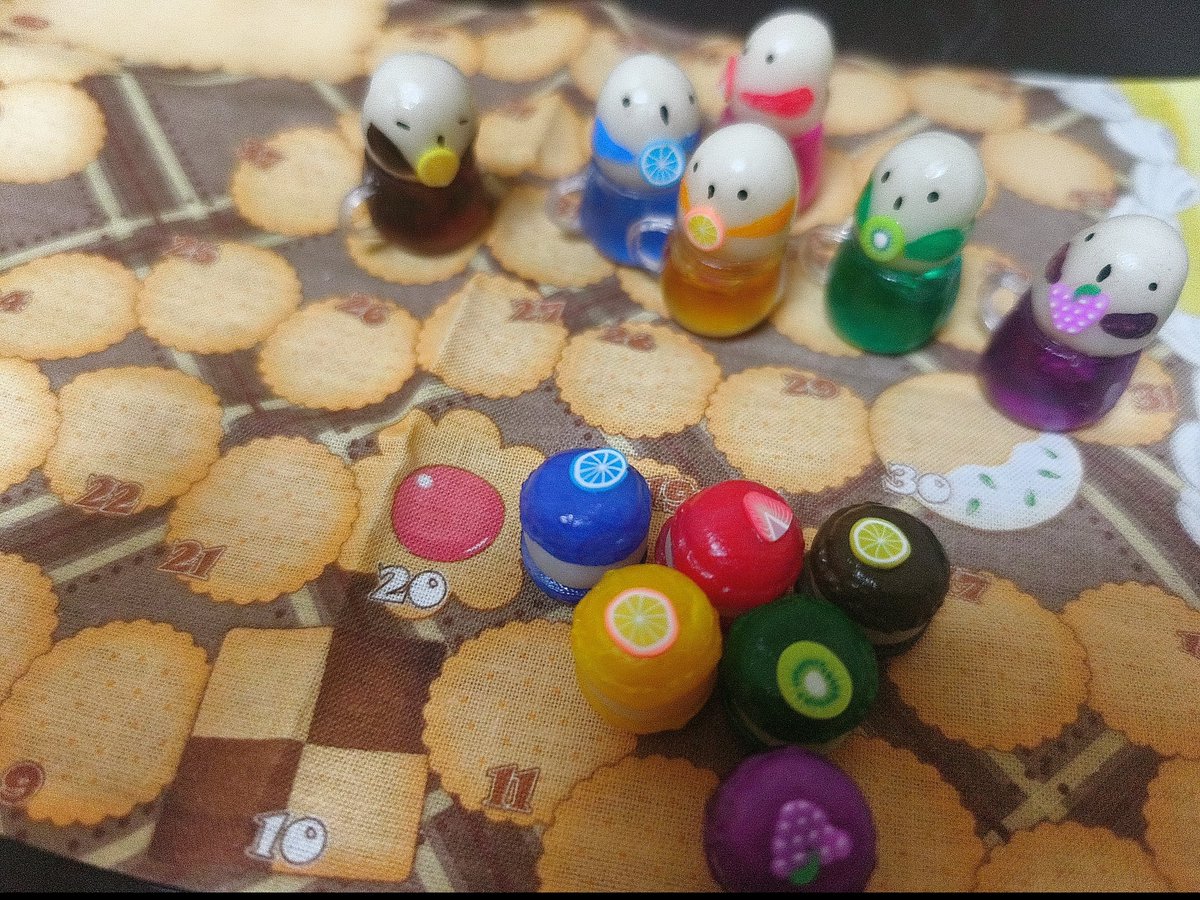 yachi58_ringo's tweet photo. 今回の88createは、ゲームグッズと関連グッズも作ったのでこちらも販売いたします！

まずは、シマエナガティーパーティーです。
かわいい(はず)のシマエナガちゃんたちが勢ぞろいしたスコアシートです😊

ボードゲームにさらなる彩りをご提供します🎲
1500円で極少量の限定販売です！
実物は、土-H074【88create】のブースまで！！
見るだけ、見るだけでも！！