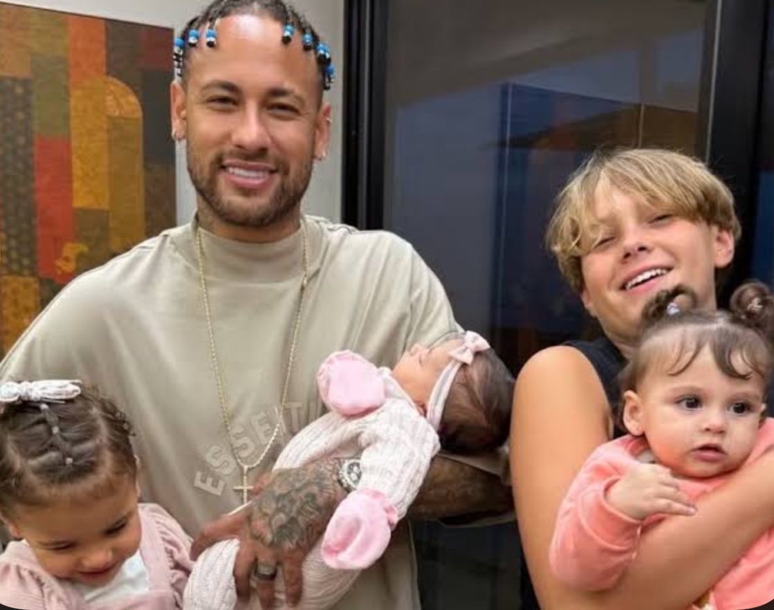 choquei's tweet photo. 🚨FAMOSOS: Neymar fala sobre a criação dos filhos e afirma que quer ensiná-los que “nem tudo na vida vem fácil”. https://t.co/x4z7ZRuUKu