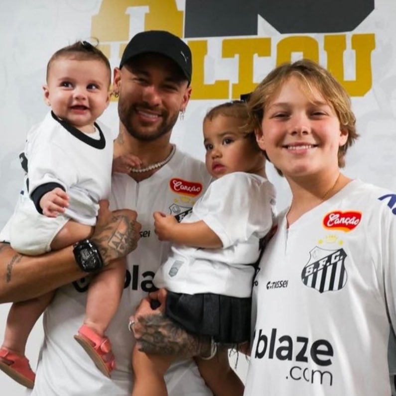 choquei's tweet photo. 🚨FAMOSOS: Neymar fala sobre a criação dos filhos e afirma que quer ensiná-los que “nem tudo na vida vem fácil”. https://t.co/x4z7ZRuUKu
