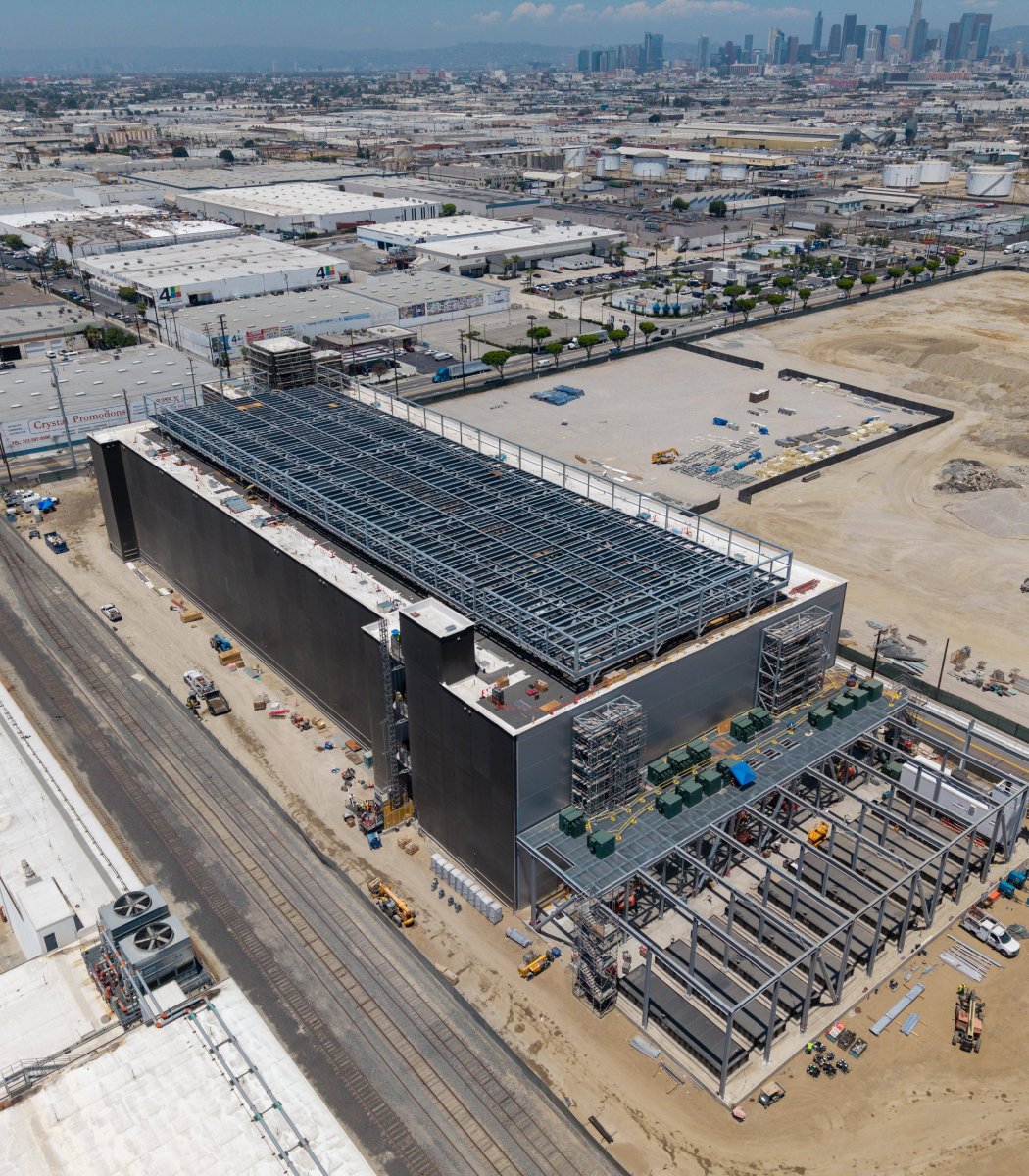 pubity's tweet photo. California governor Gavin Newsom has signed 7 laws clamping down on electricity and water use by data centers.

These bills will also force operators to pay more for infrastructure costs and be subject to an environmental review. https://t.co/plsx9QWmSQ