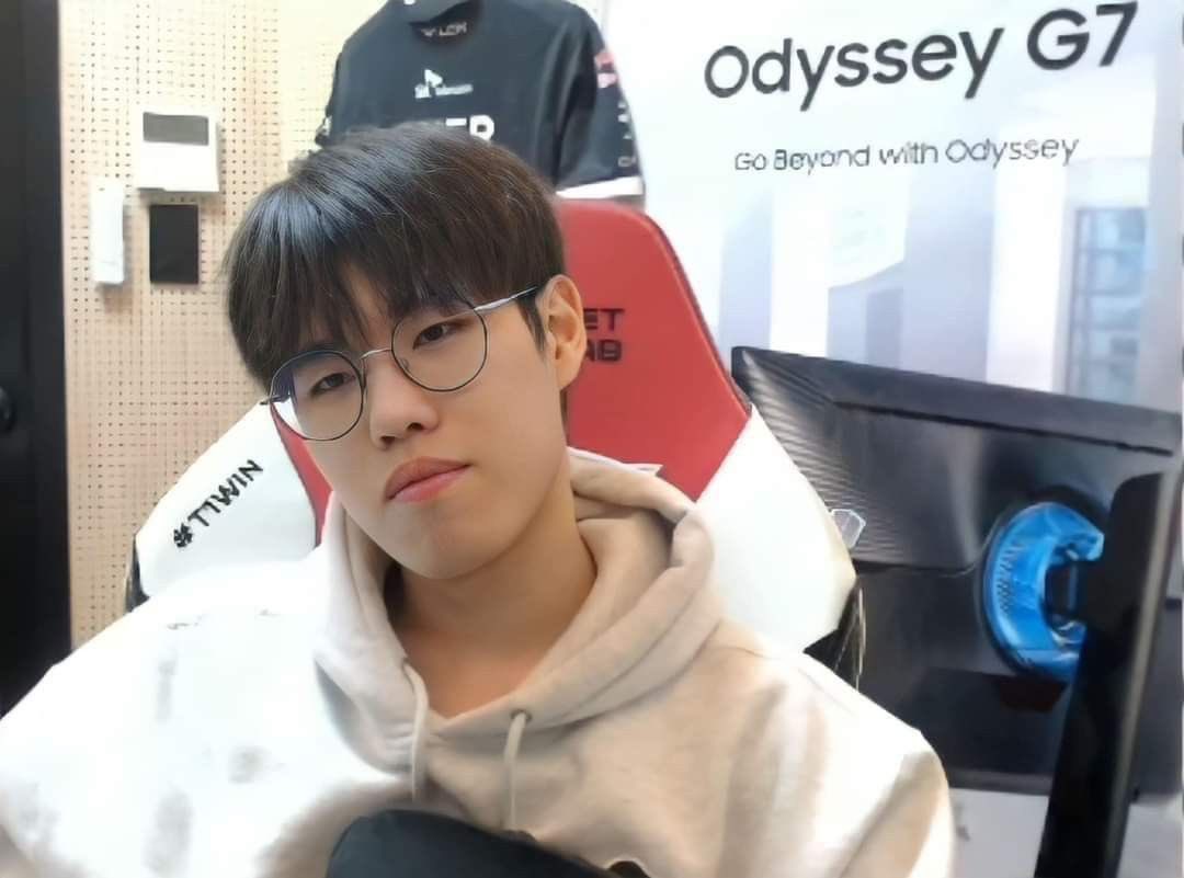 maT1ru's tweet photo. #오늘오너라 
머엉…… (o _o) https://t.co/qnsmkojKYe