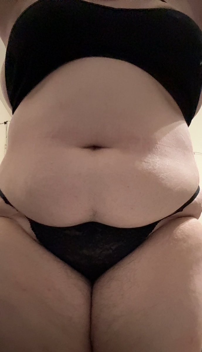 _Sh1bb1's tweet photo. Tummy Tuesday!! 

I love when oomf uses my tummy as a pillow :3

#nsfw #nsfwtwtًً  #tummy #tummytuesday #thighs #boobs #freeuse #kink #praisekink #sub #petplay #chubby #bbw https://t.co/GutYF3jV8g