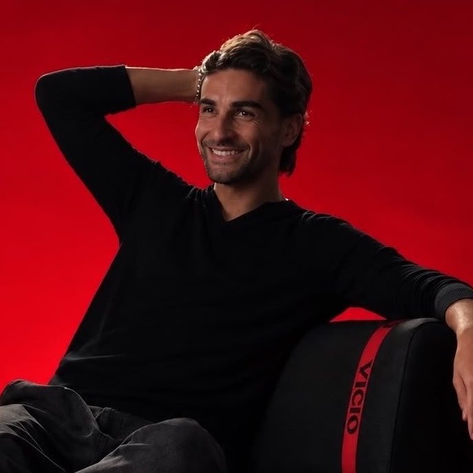 sunshineferri's tweet photo. The ability of looking hot and cute at the same time, this man is unreal… https://t.co/Eh5tvMh4ge