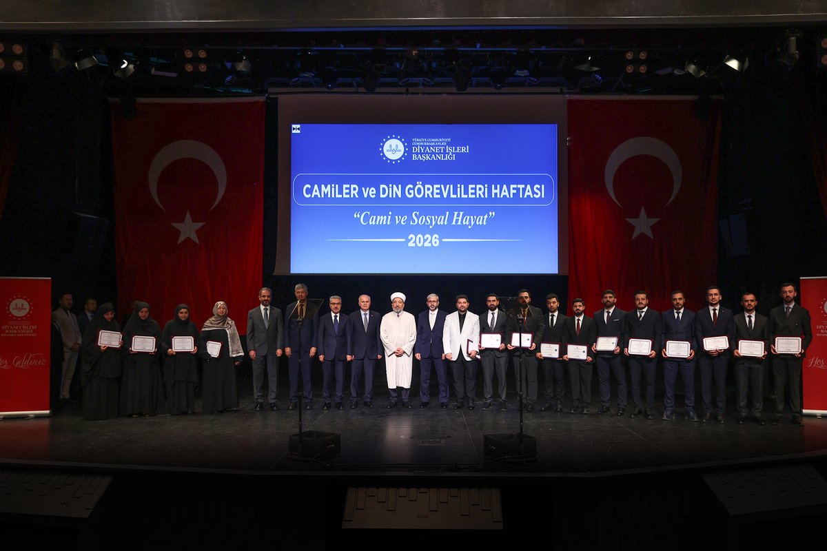 diyanetbasin's tweet photo. Diyanet İşleri Başkanı Prof. Dr. Safi Arpaguş, Camiler ve Din Görevlileri Haftası münasebetiyle İstanbul’da görev yapan din görevlileriyle bir araya geldi.

https://t.co/wVX89d8gyK https://t.co/JLYfciCIzk