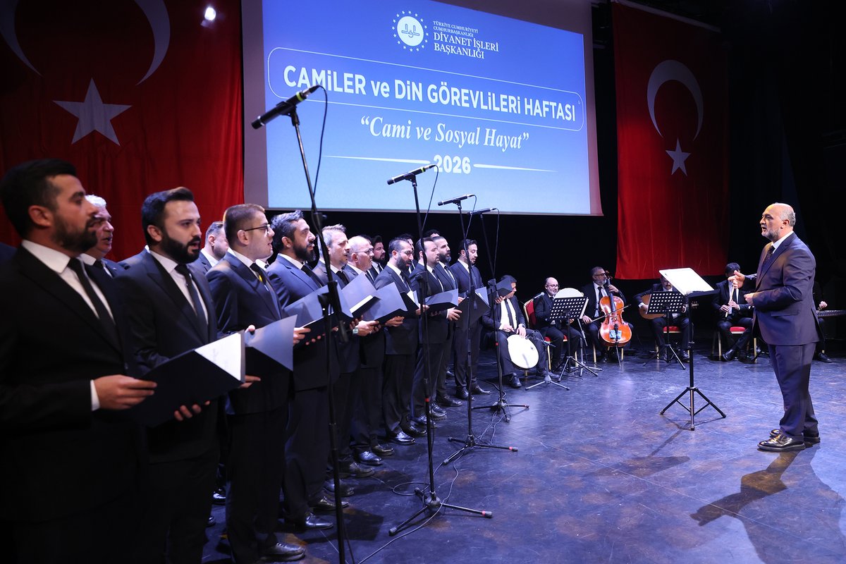 diyanetbasin's tweet photo. Diyanet İşleri Başkanı Prof. Dr. Safi Arpaguş, Camiler ve Din Görevlileri Haftası münasebetiyle İstanbul’da görev yapan din görevlileriyle bir araya geldi.

https://t.co/wVX89d8gyK https://t.co/JLYfciCIzk