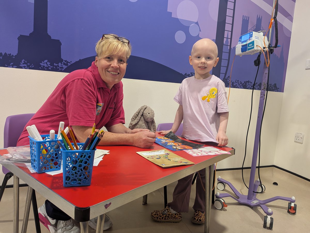 NHSGGC's tweet photo. Five-year-old Robyn is receiving cancer treatment at the Royal Hospital for Children. Her mum has praised the Health Play Team for helping make a frightening journey less scary through specialist play, preparation and support. 

Read more: https://t.co/RhhXqgz8CF https://t.co/mlZ40pp7jn