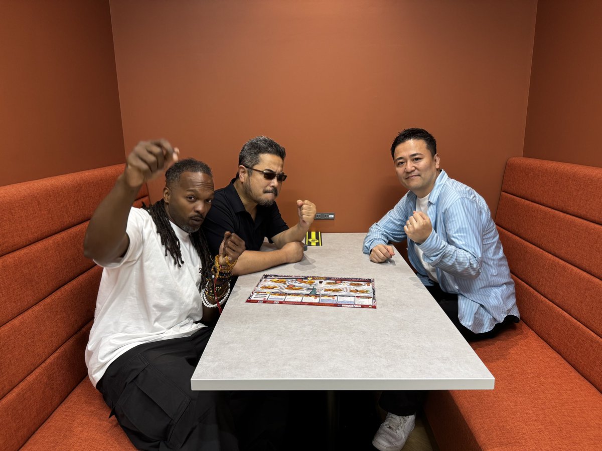 Harada_TEKKEN's tweet photo. Tasty Steve @Tasty_Steve just happened to be walking around Tokyo, so we quietly snuck up on him, van-snatched him, and took him to the Waffle House area at VS Studio for some karaoke. https://t.co/9LYomfMV5E