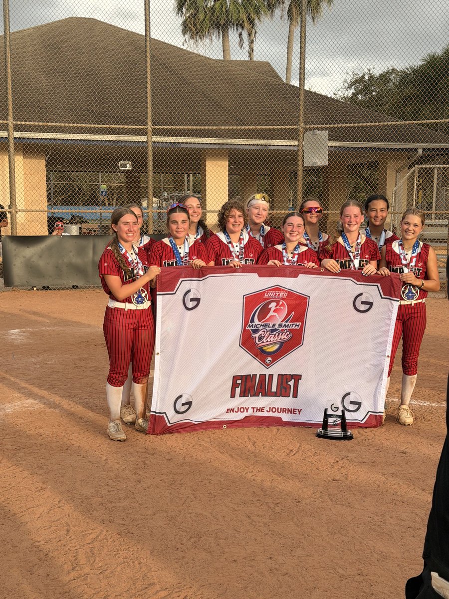 CatchingAle2031's tweet photo. We finished 🥈 with our only loss for the weekend in the @TopGunEvents! We played hard as a team! Had a great weekend behind the plate with a fun bunt play in the semis! @FLImpact2030
#softball
#topgunevents
#catcher https://t.co/4cgaOXbt75
