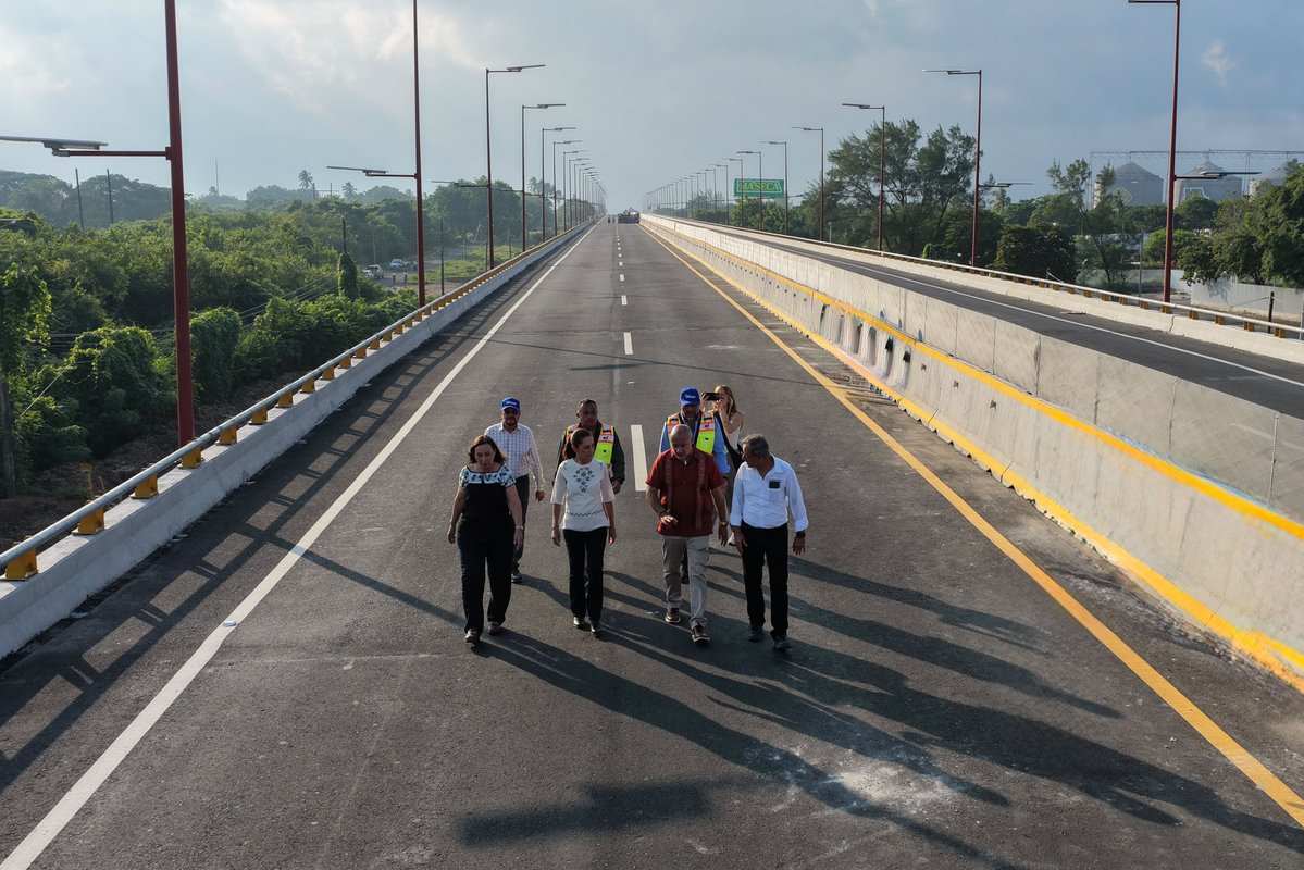 Revista_IDM's tweet photo. Presidenta Claudia Sheinbaum inaugura Puente Acceso al Puerto de Veracruz https://t.co/kaSw1pYwy2 @Claudiashein @SICTmx @GobiernoVer https://t.co/vnkvwawbVK