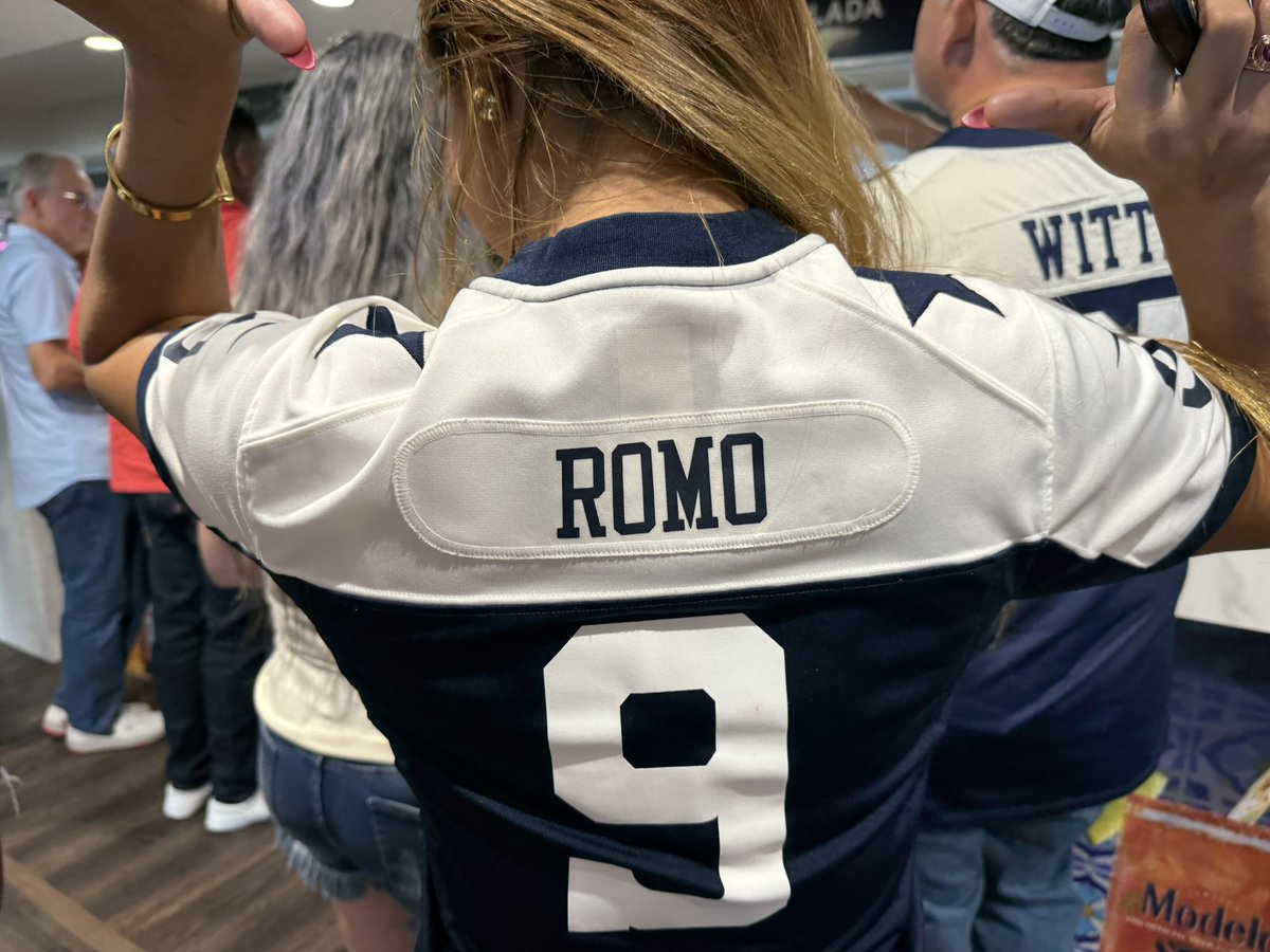 MarcCommentary's tweet photo. Jerk in the Room #Astros #NathanJohnson #Texans #Cowboys https://t.co/ftwsC2leyw https://t.co/tcNcE9POkT