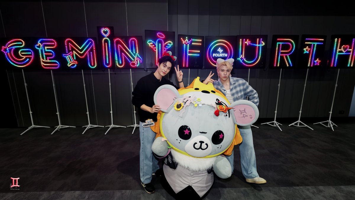 Geminint_family's tweet photo. ครอบครัวตัวจี๊ดดดดดดดด ❤️🐭💙

GEMINIFOURTH LKN MY FAM
#GMMTVFANIVAL2026HappyFamilyxGF
#GeminiFourth #เจมีไนน์โฟร์ท
#Gemini_NT @gemini_ti
#Fourthnattawat @tawattannn https://t.co/B8K16R4BtY