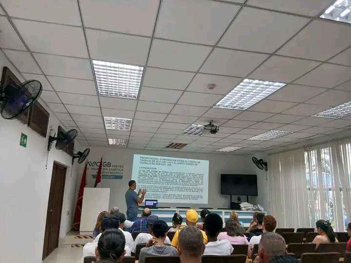 SNTSCuba's tweet photo. El nuevo Código de Trabajo (Ley 189 de 2026) fue el tema central del matutino en el CIGB Camaguey. 
#100AñosConFidel #CIGB40Años https://t.co/pxrv1eMyHr