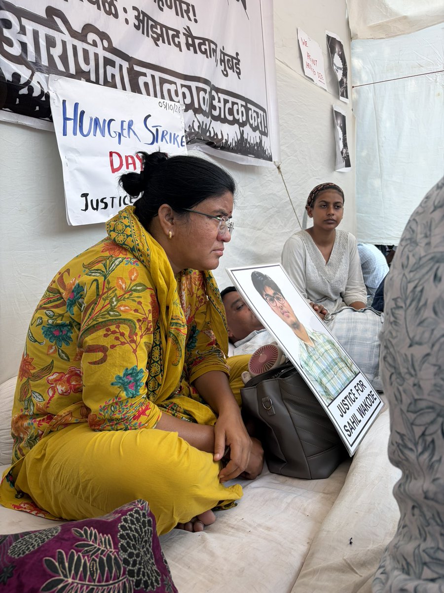 deepali_writes's tweet photo. Today, October 5th, Sahil’s parents enter Day 6 of their hunger strike at Azad Maidan. Nine days of starving their bodies to break through a wall of institutional cruelty and state apathy.

If you are in Mumbai and you are not at Azad Maidan today, your silence is complicity. The authorities rely on your apathy to bury this. They count on you doing nothing. Prove them wrong.

Shut down the excuses. Drop whatever you are doing. Get off your phones, get onto the streets, and hit Azad Maidan. Make them feel the anger of this city!

#justiceforsahil