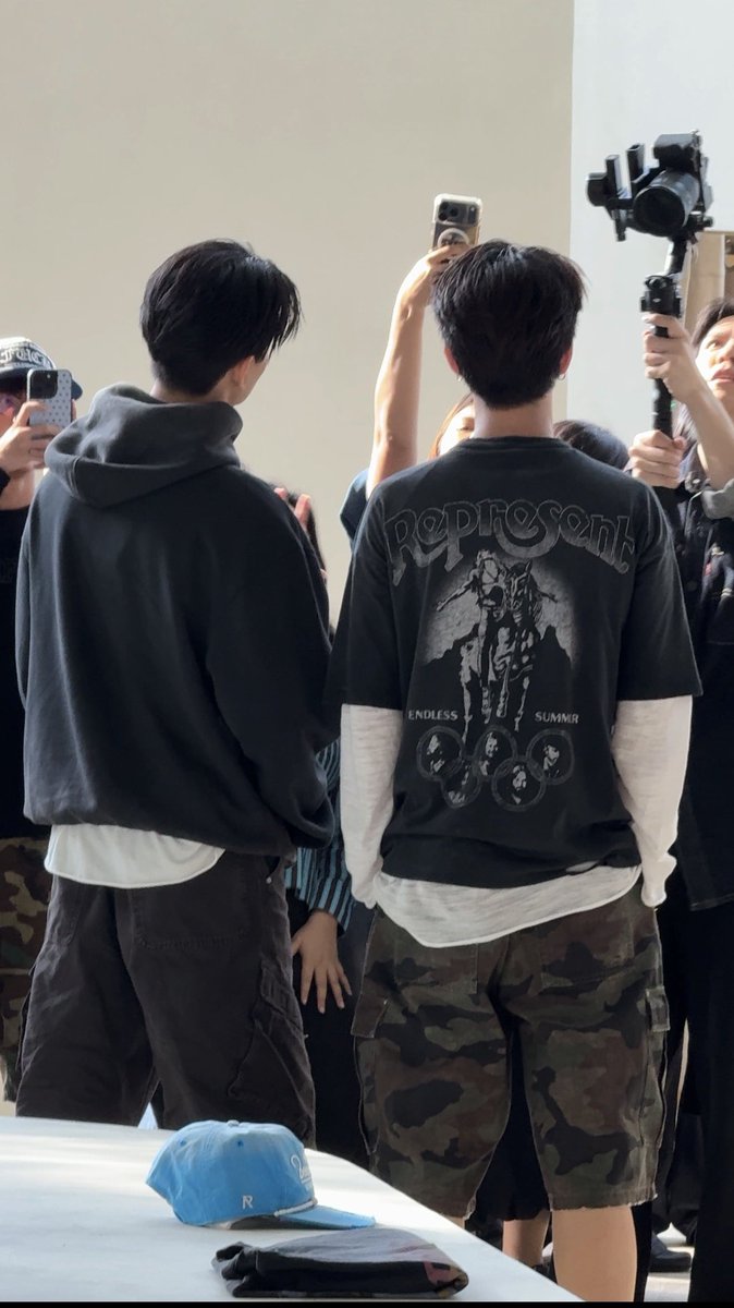 nannoko's tweet photo. แผ่นหลังของเมะชิดซ้าย เหมือนกันเกิน แฝดชิบะถูกต้อง
RepresentTH X KHUNPOL THAI
#RepresentTHXBUS
#RepresentTHxTHAI #RepresentTHxKHUNPOL https://t.co/a2pbZa3kjJ