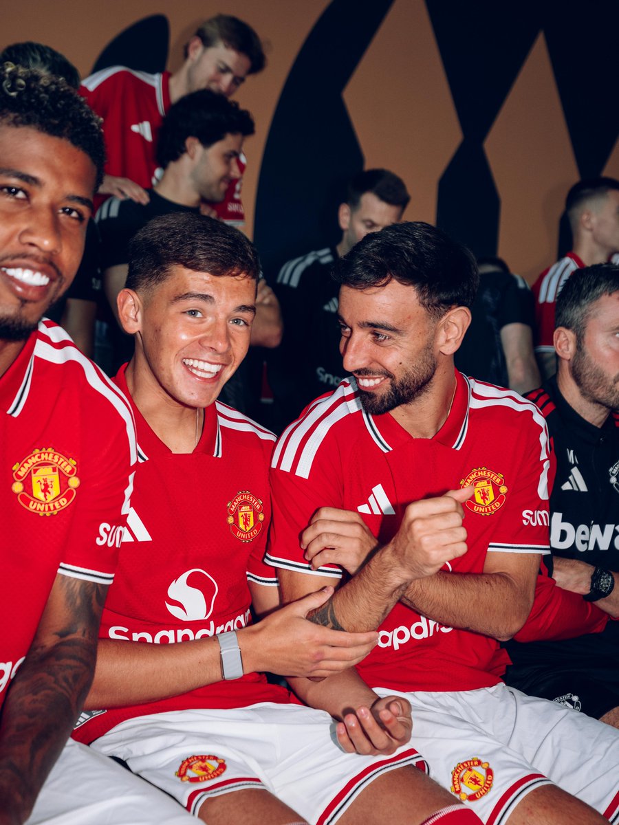 ManUtd's tweet photo. Coming soon 👀📸 https://t.co/5bJpVr8yRL
