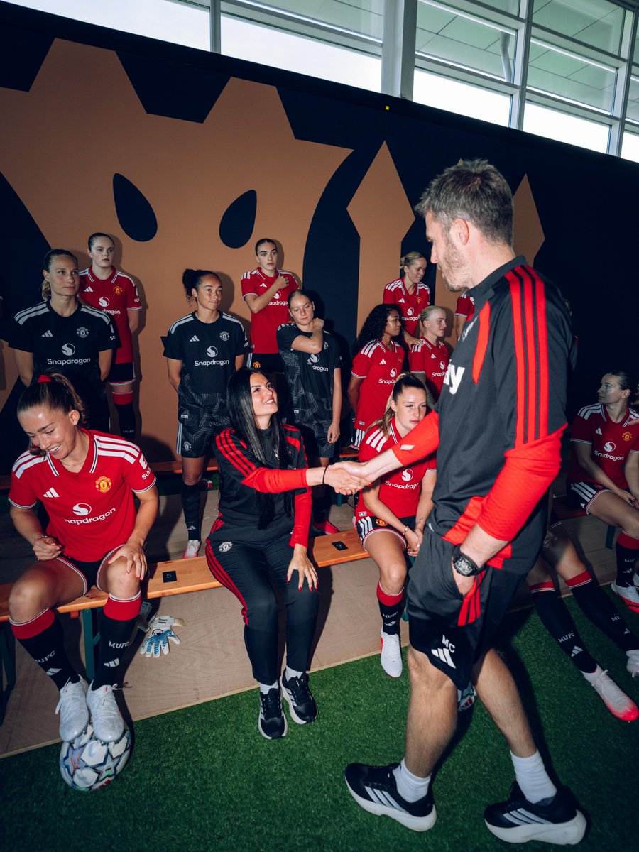 ManUtd's tweet photo. Coming soon 👀📸 https://t.co/5bJpVr8yRL
