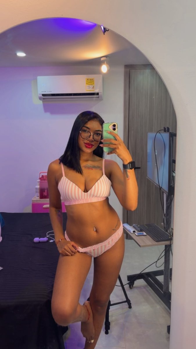 VickyStonejtt's tweet photo. Happy start week love 😍💦 https://t.co/caeBmlJkdT