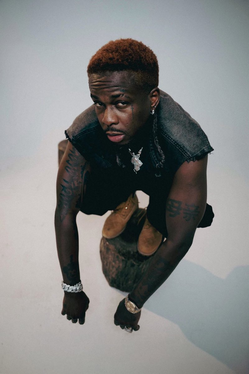 leotheexpert's tweet photo. À l’ère du numérique, où le streaming est à son prime, tu feat avec Fally, 6uff, Tayc x2, Zlatan, en big 2026 tu chantes même en anglais, villa-piscine au Nigeria… et toujours pas de disque d’or SNEP 😭

« Le père Didi, on te soutient dans ta vision 🙏🏾 »
Mais quelle paresse 😂 https://t.co/rPj1d8RkQU