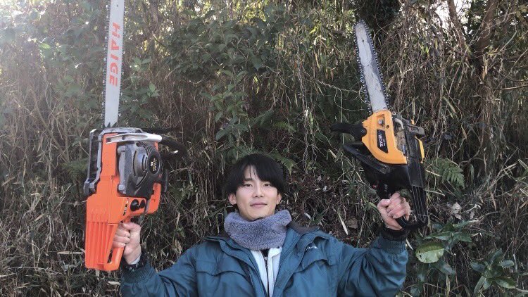 j_monkeycentre's tweet photo. #休猿カウントダウン　残り13日
日本モンキーセンターの飼育員は様々な資格を持っています。学芸員や潜水士などの他にも檻の溶接のためにアーク溶接、園内の整備では刈り払い機やチェーンソーなどの幅広い分野の資格を持っています。
でも一番使うのは自動車運転免許かもしれません。 https://t.co/wnBcIVPlHs