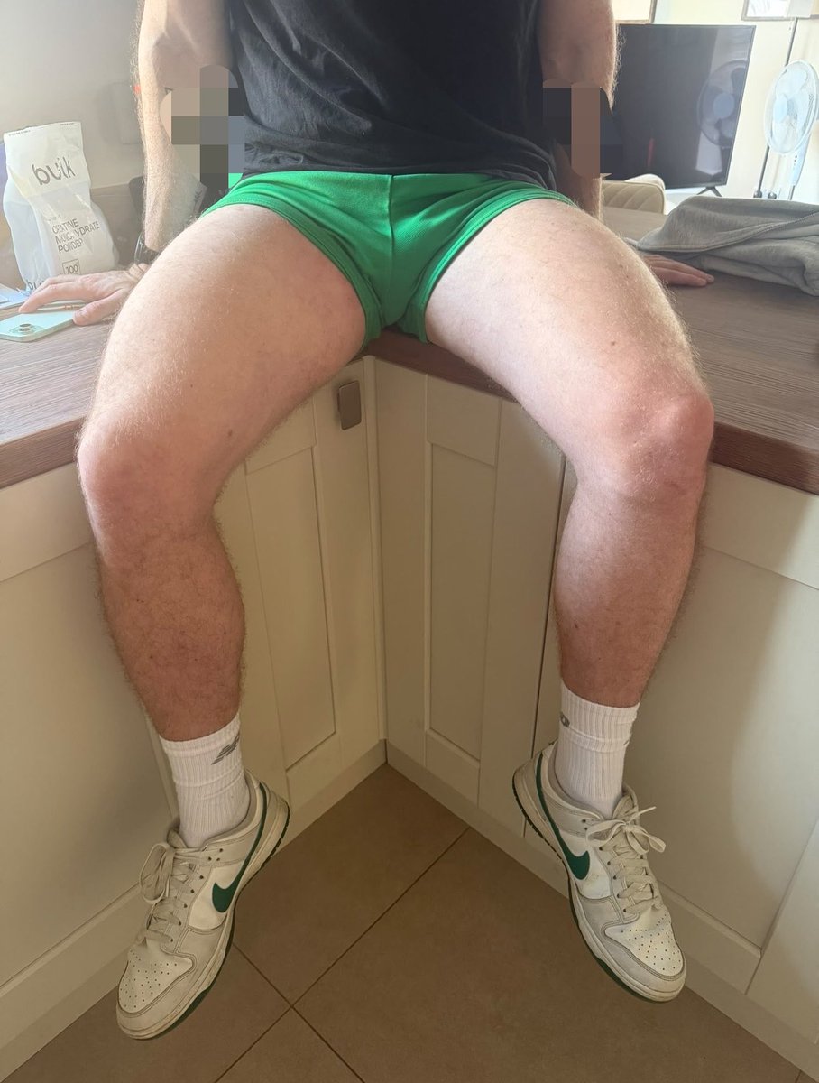 Justmyalt1503's tweet photo. Shorts on or off? https://t.co/OWJMvbtI8p
