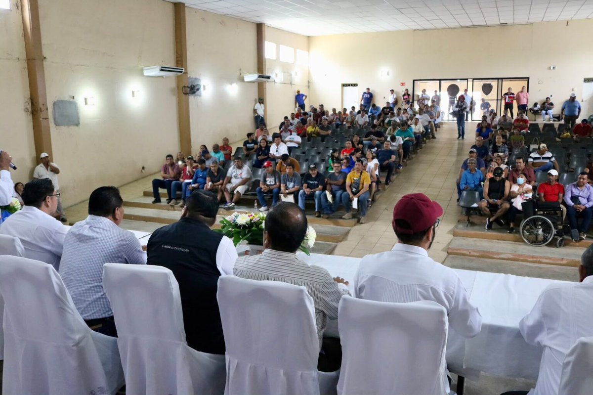 ahoraoaxacanot's tweet photo. #AhoraOaxaca l ✅👏 Brinda Gobierno del Estado certeza patrimonial a familias de Tuxtepec
|#Oaxaca | #Tuxtepec | #GobiernodeOaxaca |#AhoraNoticiasMediaGroup |#ANMG
Nota aquí ⬇️
https://t.co/CNM6hySyt4 https://t.co/jGu5lImq1w