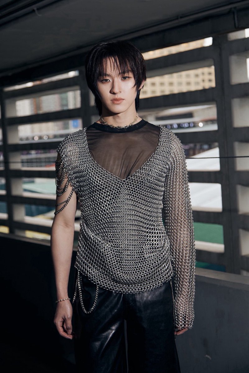 KieraSelbeBrand's tweet photo. ทุกก้าวคือการเสิร์ฟ attitude 🔥
ก้องจิโร่เผยตัวตนและคาแรกเตอร์อันเป็นเอกลักษณ์บนรันเวย์ KIERA SELBE
ในคอลเลกชัน FORGED ADORNMENT ที่ BIFW 2026

#KieraSelbeRunway2026 #ForgedAdornment #BIFW2026 #SiamCenterBIFW2026 #KONGJIRO https://t.co/MV61GNzA61