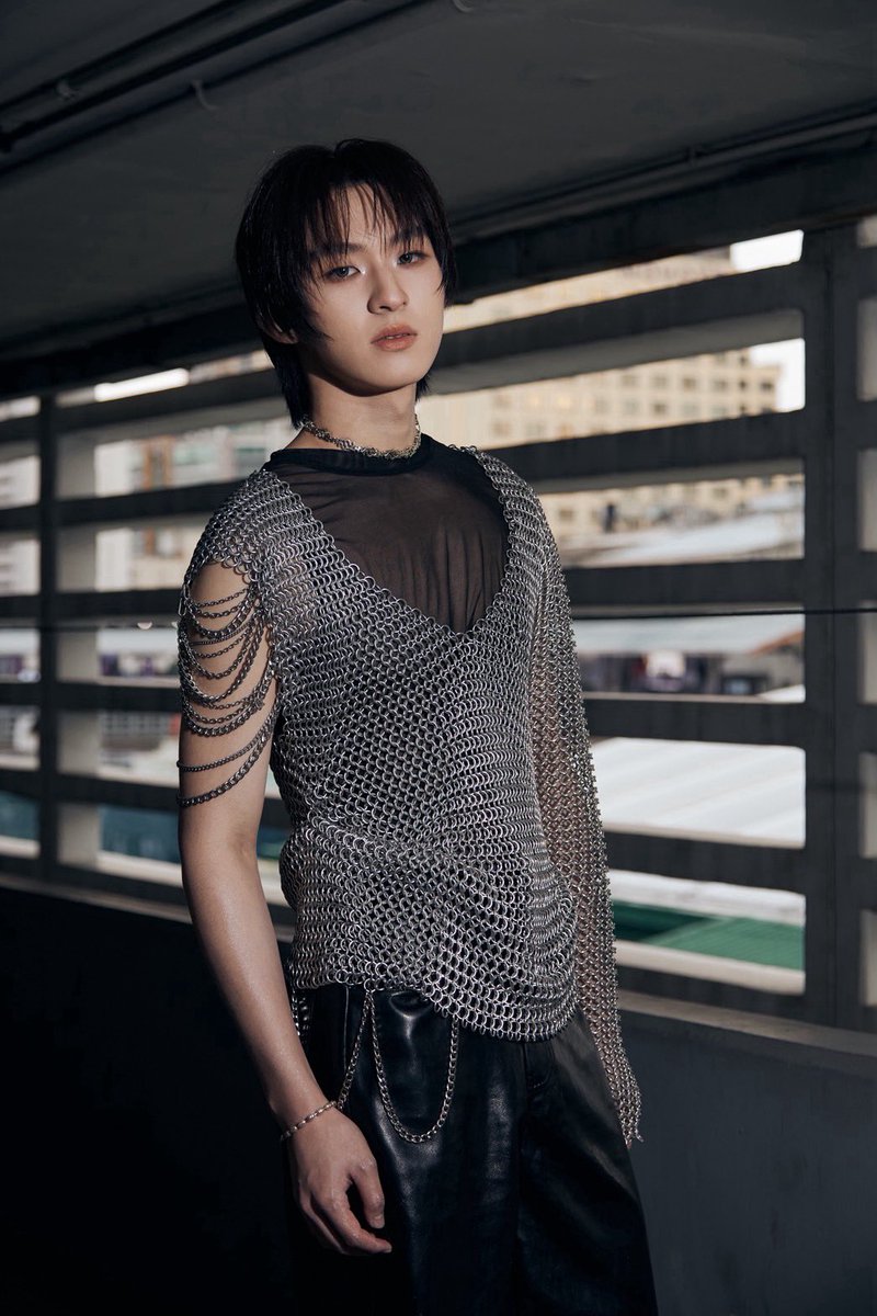 KieraSelbeBrand's tweet photo. ทุกก้าวคือการเสิร์ฟ attitude 🔥
ก้องจิโร่เผยตัวตนและคาแรกเตอร์อันเป็นเอกลักษณ์บนรันเวย์ KIERA SELBE
ในคอลเลกชัน FORGED ADORNMENT ที่ BIFW 2026

#KieraSelbeRunway2026 #ForgedAdornment #BIFW2026 #SiamCenterBIFW2026 #KONGJIRO https://t.co/MV61GNzA61