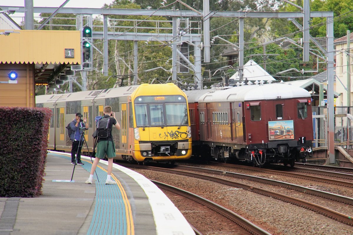 AunzRailfan's tweet photo. 続いてビンテージ電車F setの返却回送。
この車両はシドニー電化間もなく、日本初の地下鉄銀座線と２年違いに登場(1929年)
1992年に引退するも動態保存車として本線をゆっくり走行…と思いきや意外と爆走な時もあります。
走行性能はもとより、何なら見た目まで現役車両より状態が良い姿をお見送り。 https://t.co/kfoNMhobKS