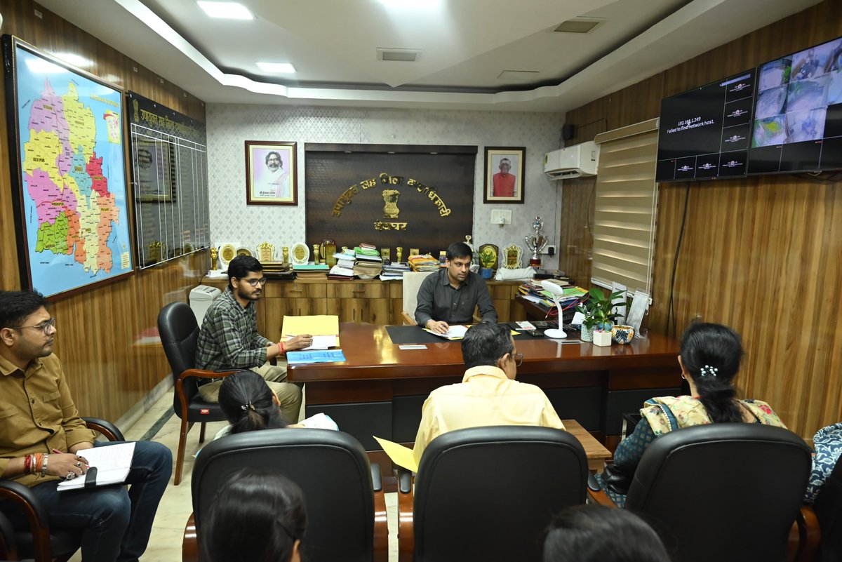 DCDeoghar's tweet photo. आज सामाजिक सुरक्षा एवं बाल संरक्षण विभाग की समीक्षा बैठक में डीसीपीयू यूनिट की वर्तमान कार्यशैली पर गंभीर असंतोष व्यक्त करते हुए तत्काल सुधार लाने के निर्देश दिए।
@JharkhandCMO @prdjharkhand https://t.co/nskoT5RcG0