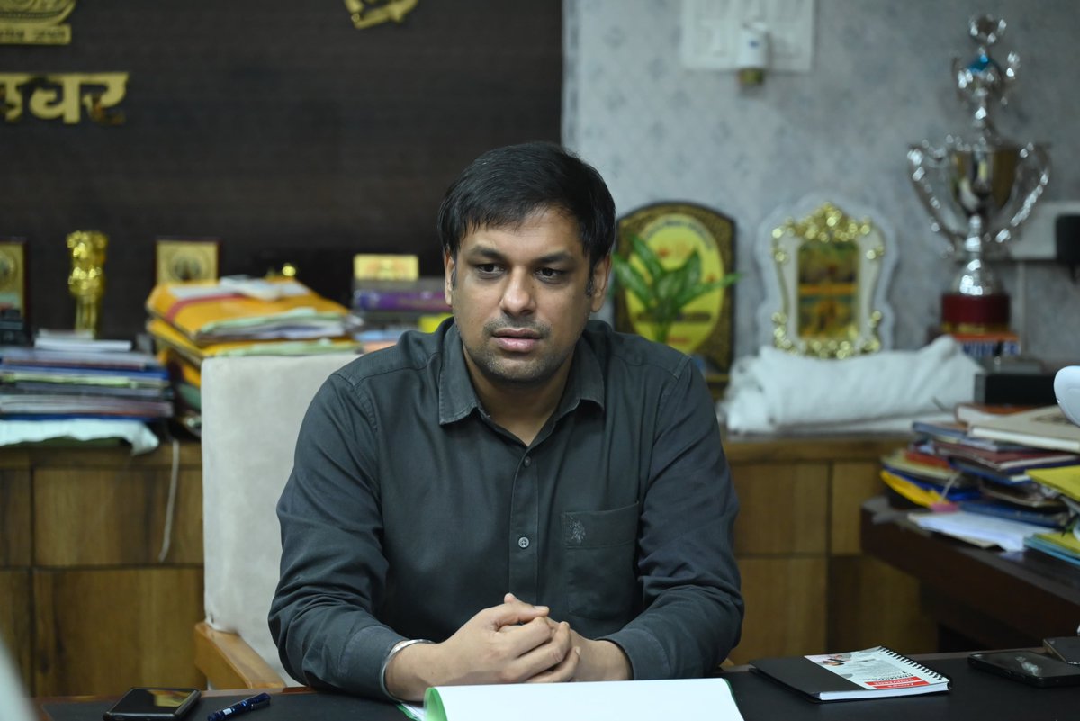 DCDeoghar's tweet photo. आज सामाजिक सुरक्षा एवं बाल संरक्षण विभाग की समीक्षा बैठक में डीसीपीयू यूनिट की वर्तमान कार्यशैली पर गंभीर असंतोष व्यक्त करते हुए तत्काल सुधार लाने के निर्देश दिए।
@JharkhandCMO @prdjharkhand https://t.co/nskoT5RcG0