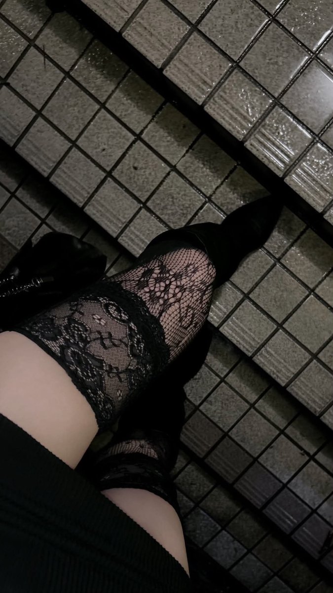 3svnk3's tweet photo. はいてないから、こけたらおわり https://t.co/F39Sr7KdWd