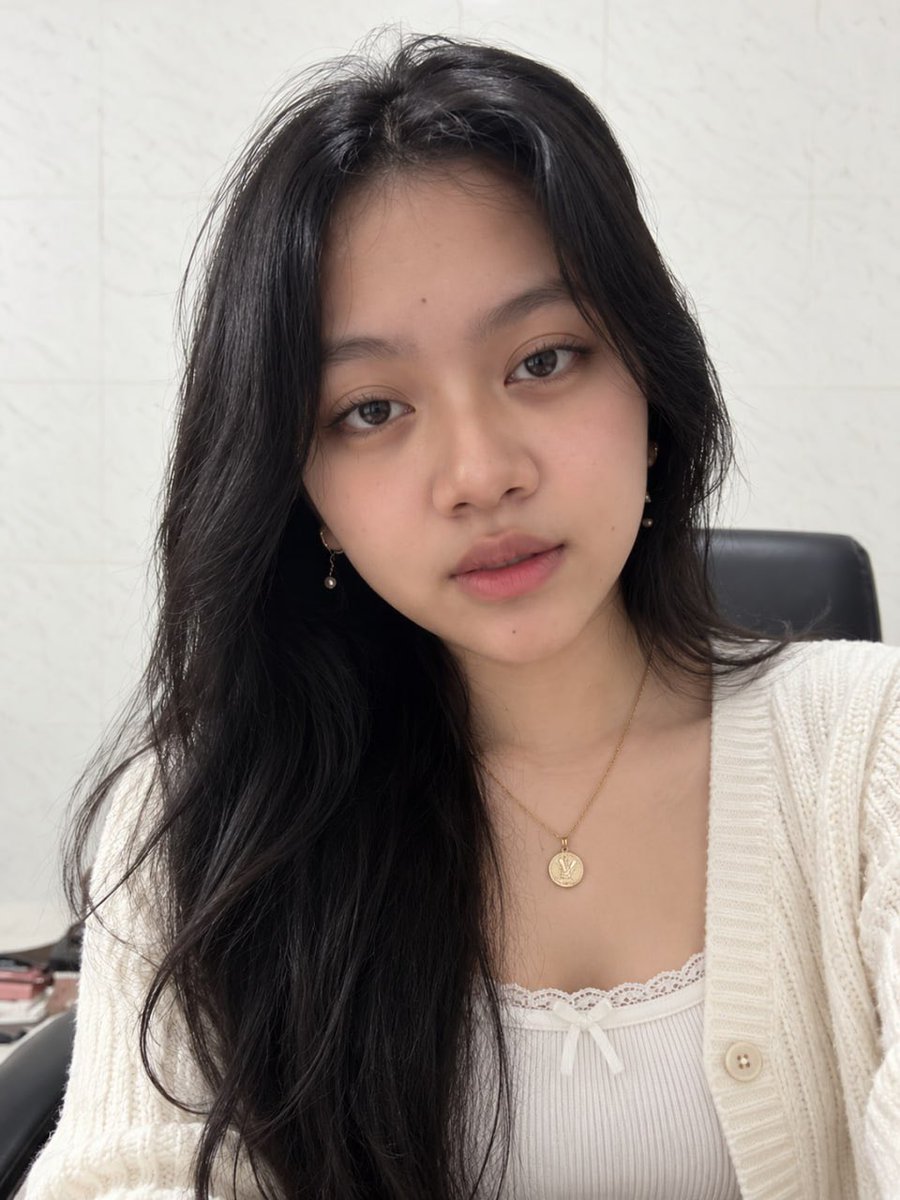 comuntry's tweet photo. Si Cantik yang Datang Diam-Diam
https://t.co/tVBqJ9GAzR https://t.co/y7LNNiNroZ