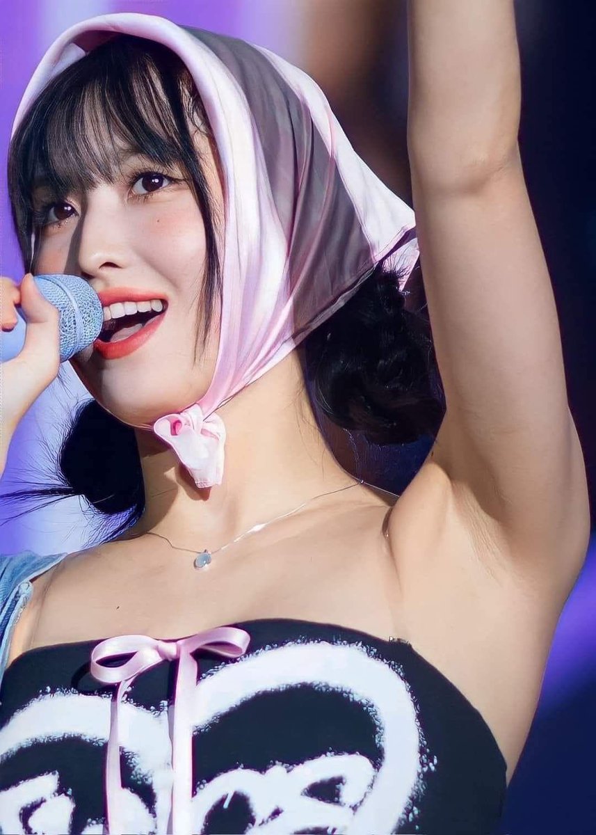 xpyvw's tweet photo. TWICEのMOMO
美しすぎる脇を披露…。 https://t.co/Z1n5GsAYbN