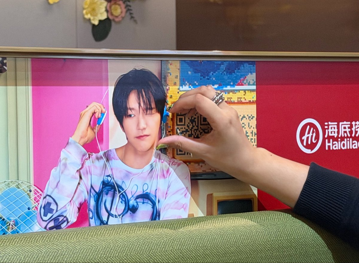 friedchiccentae's tweet photo. nct wish @ haidilao gandaria city https://t.co/XMKddyrono