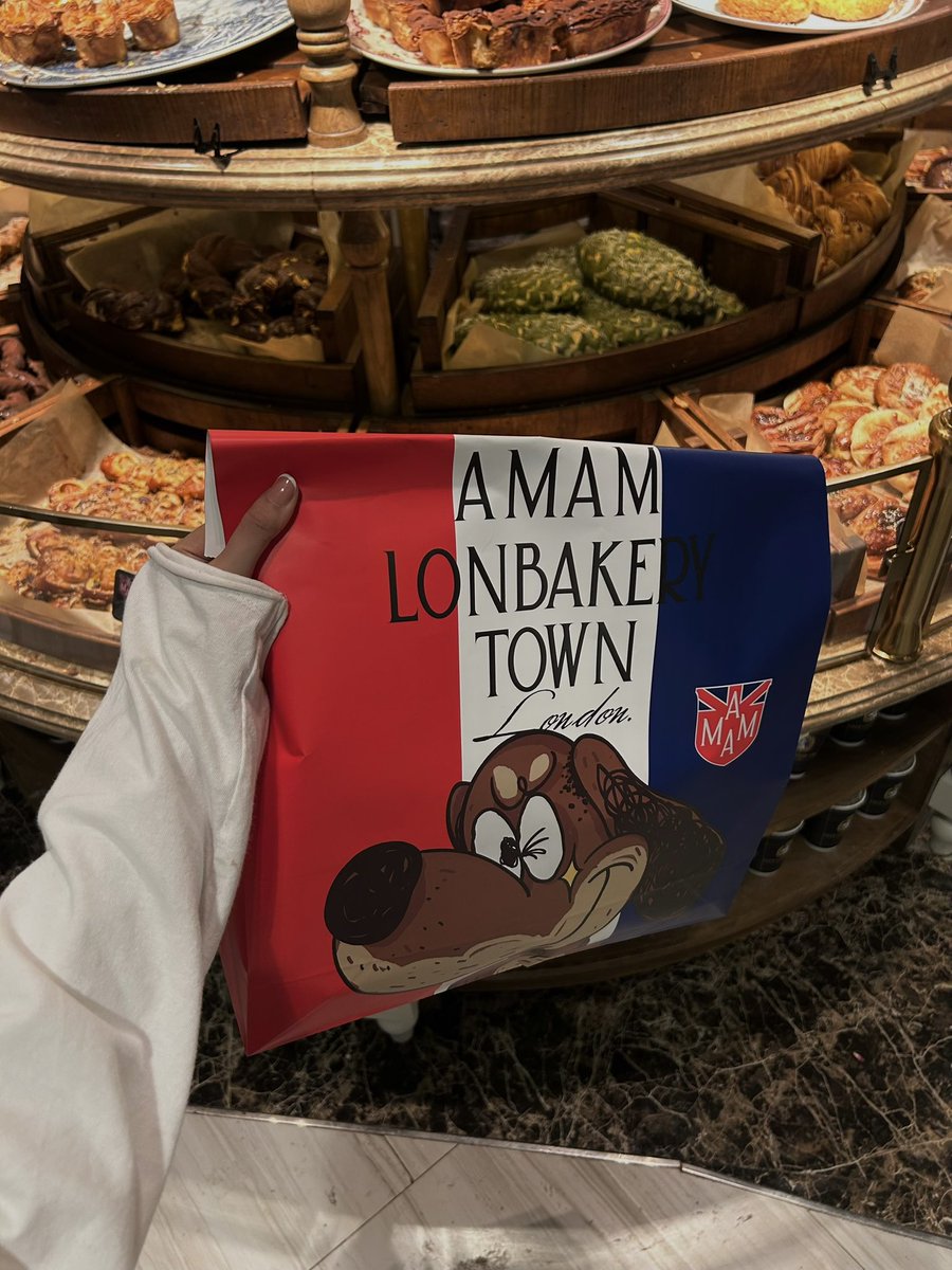 bleex02's tweet photo. 🥯 ตามรอยชาวทวิตมาที่ร้าน Amam london bakery bangkok ตอนแรกนึกว่าเค้กก้อนละ200กว่าตาทเรทกรุงเทพและราคาสยามแต่100ต้นๆเอง😭 https://t.co/hNBmoRScF6