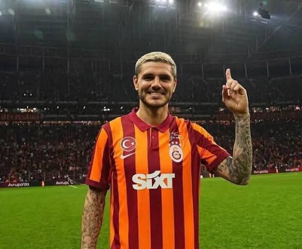 _nocontextmelo's tweet photo. 🚨Galatasaray taraftarı ikiye ayrılmış durumda. Gelsin diyenler var gelmesin diyenler var Mauro İcardi devre arasında gelsin diyenler kendini belli etsin. https://t.co/yJsUAcIm5s