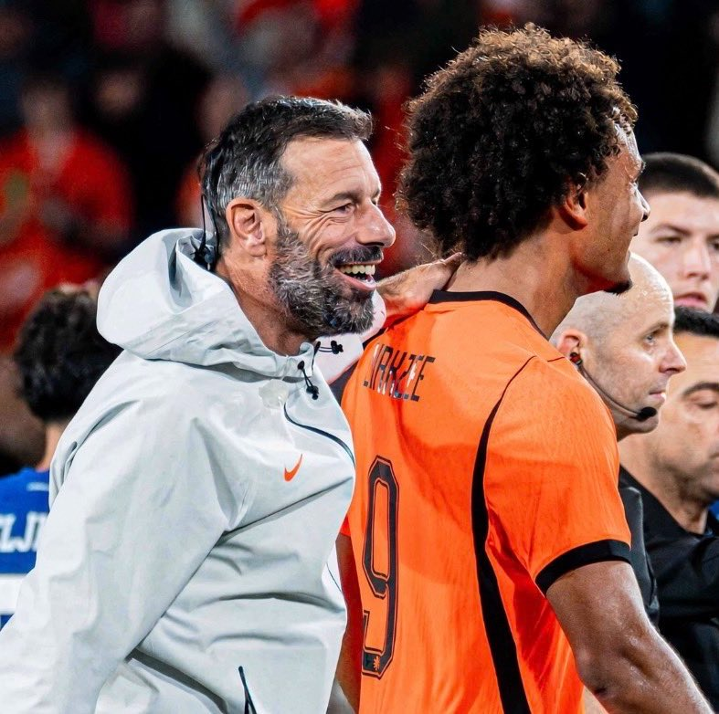 IndianManUnited's tweet photo. 🔴📸| Its all Manchester United strike force...
Ruud Van Nistelrooy ^ Joshua Zirkzee ❤️
- Zirkzee scored the winner for the Dutch in the Nations League, last night
#MUFC | #ManUtd | #PL | #UEFA https://t.co/KxKLZLA54e