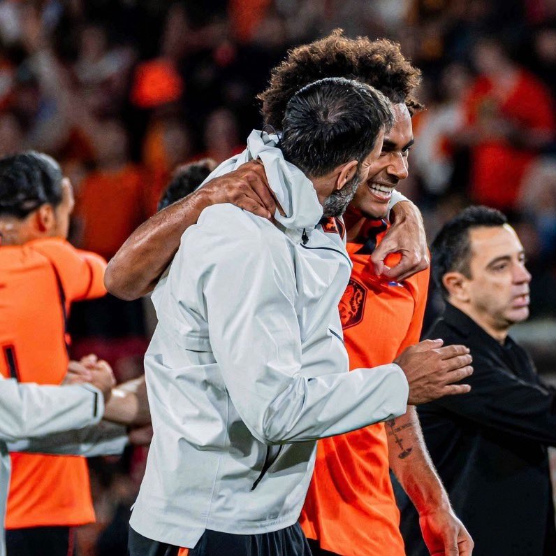 IndianManUnited's tweet photo. 🔴📸| Its all Manchester United strike force...
Ruud Van Nistelrooy ^ Joshua Zirkzee ❤️
- Zirkzee scored the winner for the Dutch in the Nations League, last night
#MUFC | #ManUtd | #PL | #UEFA https://t.co/KxKLZLA54e