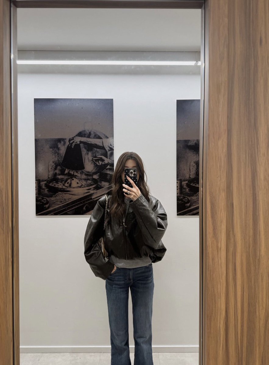 lalinawithj's tweet photo. outfit check ~ 🪞 

#CHANELSS27xLenaMiu 
#CHANELSpringSummer
@CHANEL #CHANEL #PFW 
#LalinaLena https://t.co/B8TPuAeyeV