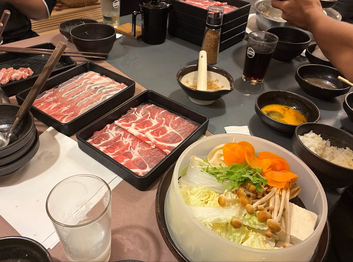 TAMAFAN326's tweet photo. クラス打ち上げでしゃぶしゃぶ https://t.co/lpg6JDmegI