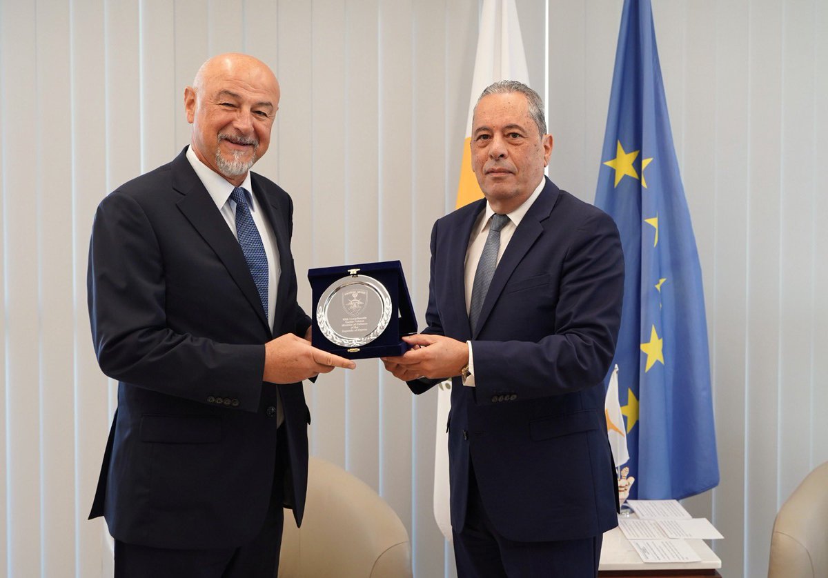PalmasVasilis's tweet photo. Συναντήθηκα σήμερα με τον Υφυπουργό Άμυνας της Δημοκρατίας της Σερβίας για θέματα Διαχείρισης Υλικών Πόρων κ. Nenad Miloradović, με τον οποίο συζητήσαμε πτυχές της διμερούς αμυντικής συνεργασίας Κύπρου και Σερβίας, με ιδιαίτερη έμφαση στους τομείς της αμυντικής βιομηχανίας, της αμυντικής τεχνολογίας και των εξοπλιστικών δυνατοτήτων.