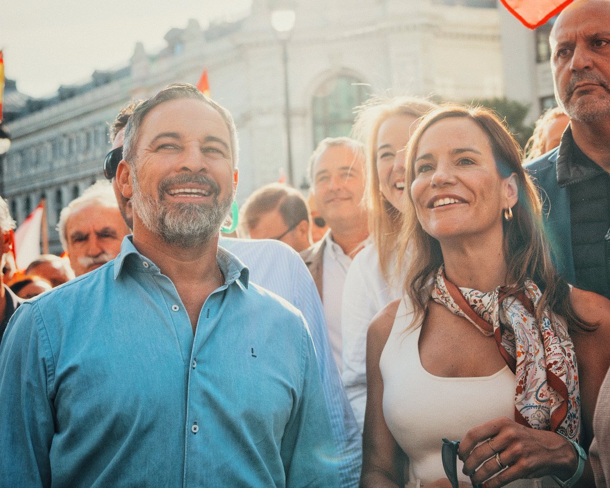 Isabelperezmoi1's tweet photo. Todos con el presidente que necesita España.

Todos con @Santi_ABASCAL 

🇪🇸 ¡El 29 de noviembre vamos con todo! https://t.co/LOh2Q3P5Uk
