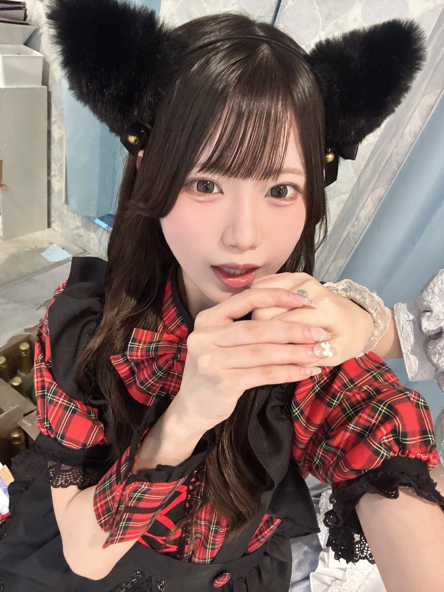 antl_nako's tweet photo. ひななの手を食べました https://t.co/b4Tdnocoih