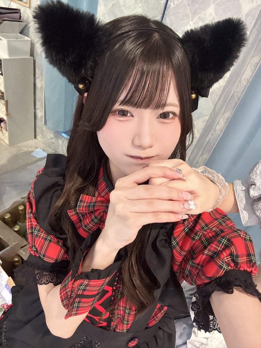 antl_nako's tweet photo. ひななの手を食べました https://t.co/b4Tdnocoih