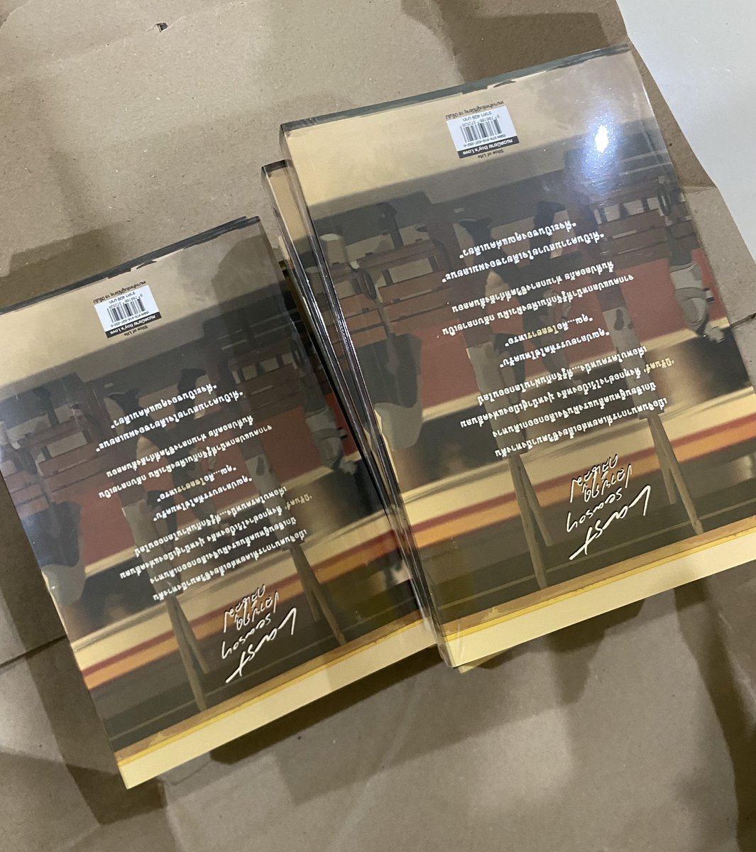 kunchanglibra's tweet photo. lot งานหนังสือ ส่วนนึง���ห้ทางโรงพิมพ์จัดส่งไปยังคลังของแต่ละบูธแล้วนะคะ ส่วนที่เหลือเดี๋ยวจะจัดส่งไปทีหลัง สุ่มเช็ก สีชัดกว่าเล่มปรูฟมาก ทุกอย่าง 100% คั้บ 
(เล่มเช็กนำไปเป็นเล่มตัวอย่างในบูธนะคะ ไม่ได้ขาย)

23 ต.ค. - 1 พ.ย. 2569 นี้ 
ฝากไอ่จ๋องแจ๋งสองคนนี้ด้วยนะคะ🥹🙏🏻 https://t.co/ePvpXKC8Q4