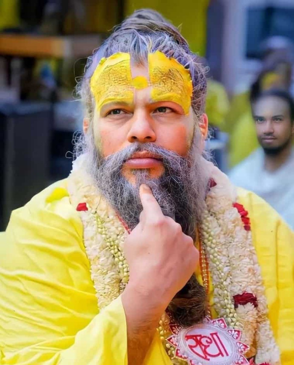 raviparmarIN's tweet photo. यह पीला बाबा दिन रात लोगों को कहता फिरता है राधा राधा बोला करो, अरे किसी के घर में राधा पैदा हो जाए तो तुम लोग ही आगे आकर उसका चरित्र हनन कर दोगे, 🔥

ब्रह्मवैवर्त पुराण के अनुसार कृष्ण की शादी रुक्मणी से हुई थी, राधा की शादी भी किसी अन्य पुरुष से हुई थी,

रुक्मणि को छोड़कर कृष्ण राधा के साथ संबंध में थे, जबकि राधा किसी और की पत्नी थी,

अब बताओ मनुवादियों यह रिश्ता जायज़ है ?
